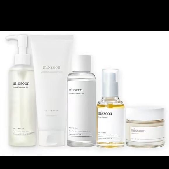 NEW IN BOX Mixsoon Glass Skin Essential Kit Retail $166+
